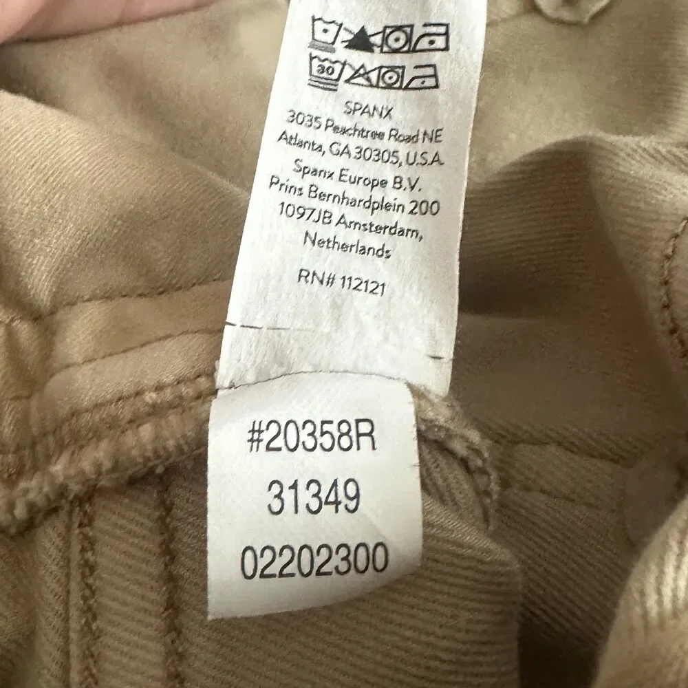 SPANX Stretch Twill Shorts Side Stripe Almond Tan Size Medium Shaping 6” Inseam - Picture 9 of 9